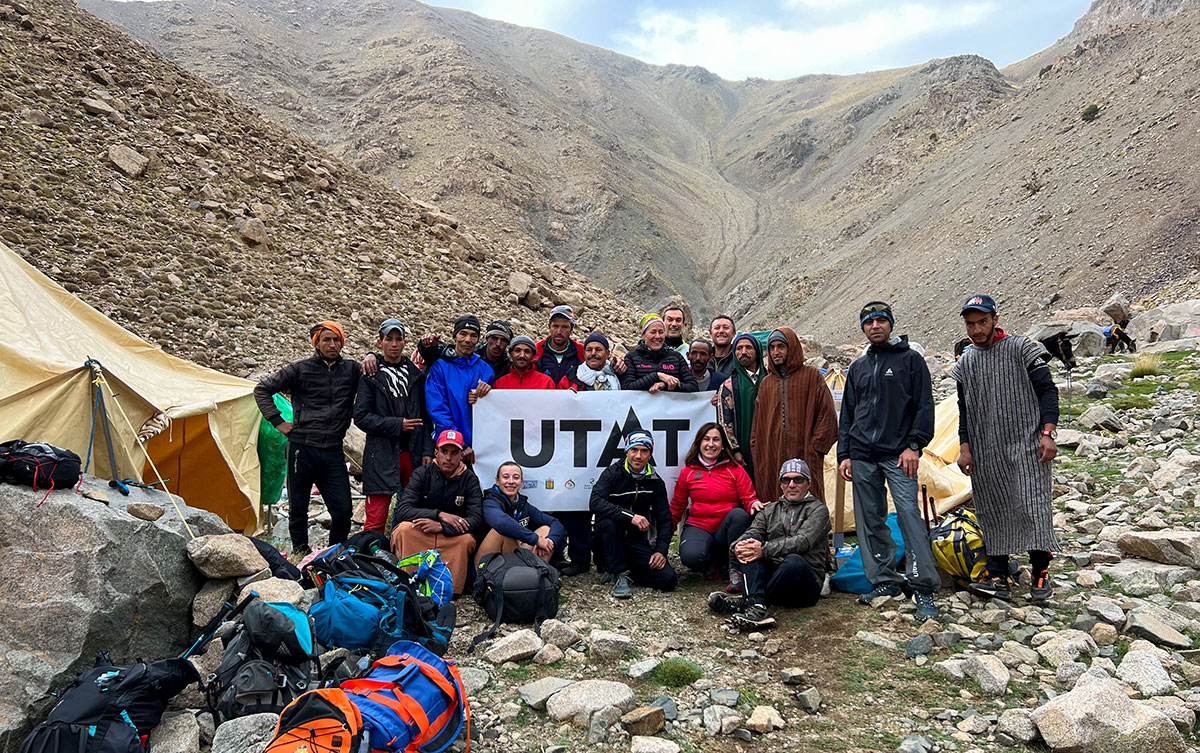 Équipe de l'UTAT dans les montagnes
